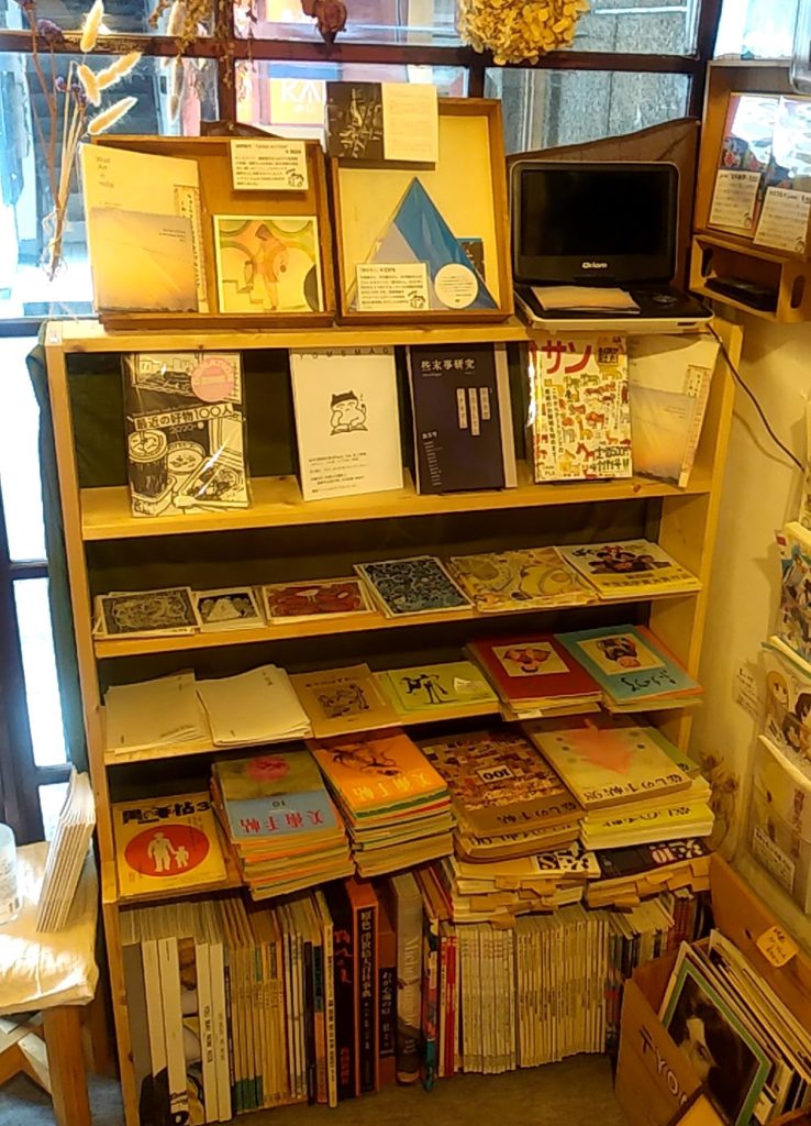 古本YOMS店内4