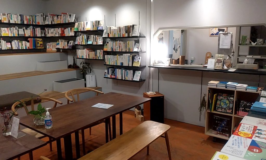 本屋ルヌルンガのカフェスペース