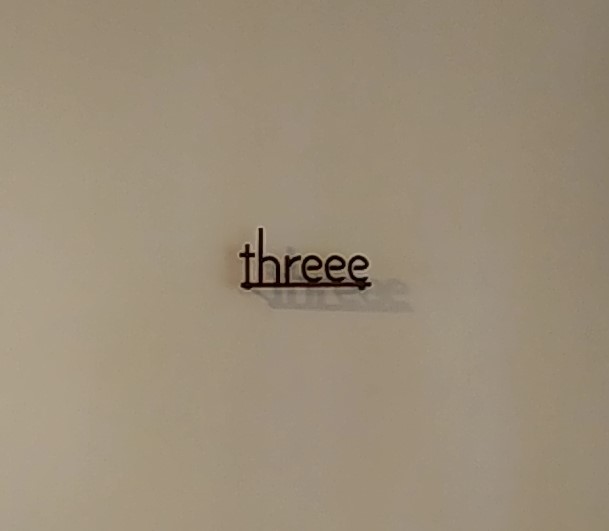 threeeロゴ文字