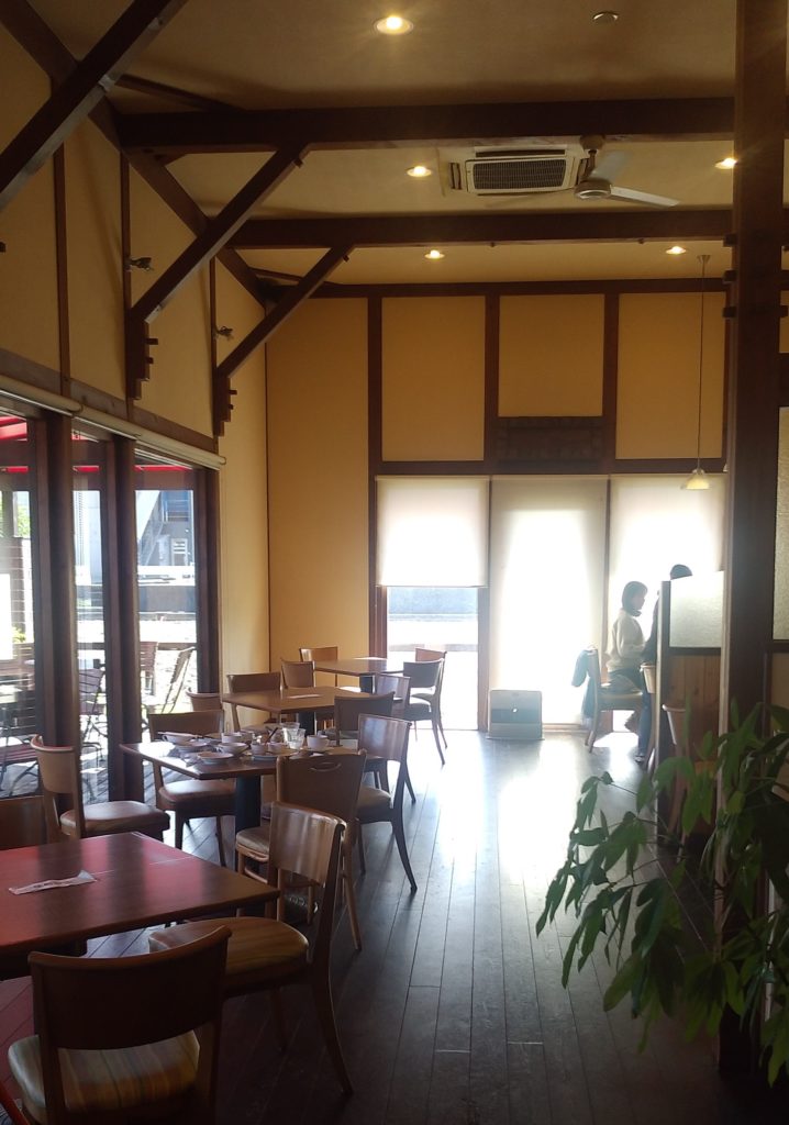 『ルゥ・カフェ』店内
