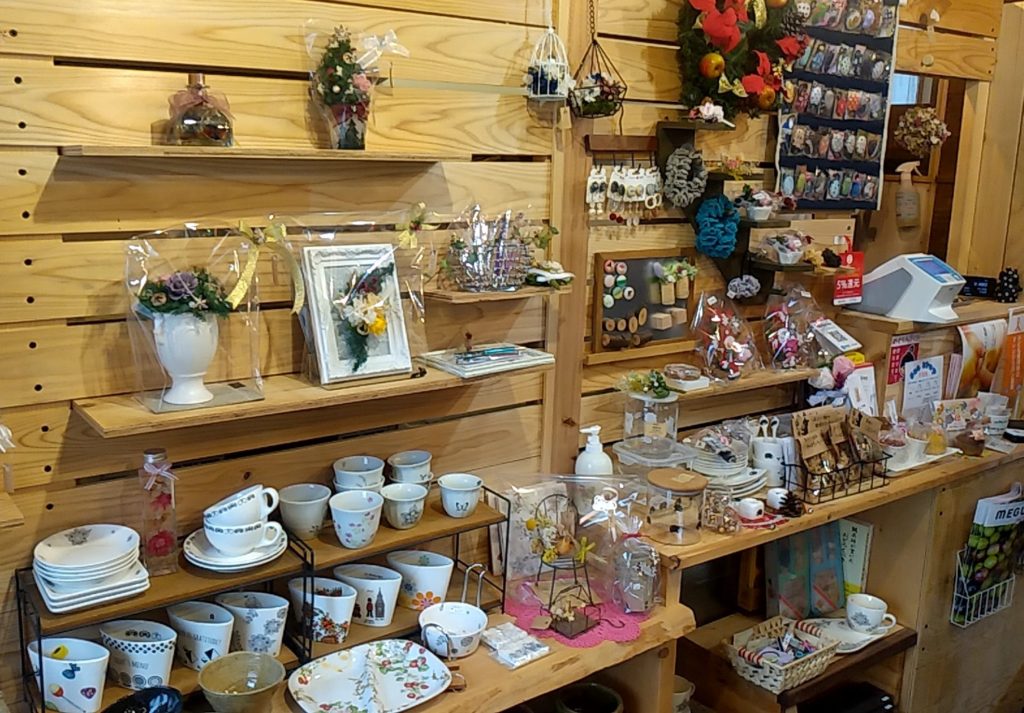 ピタリ店内1