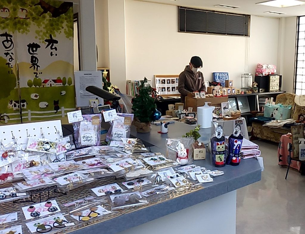 Pato’s Cafeカウンター上の猫雑貨