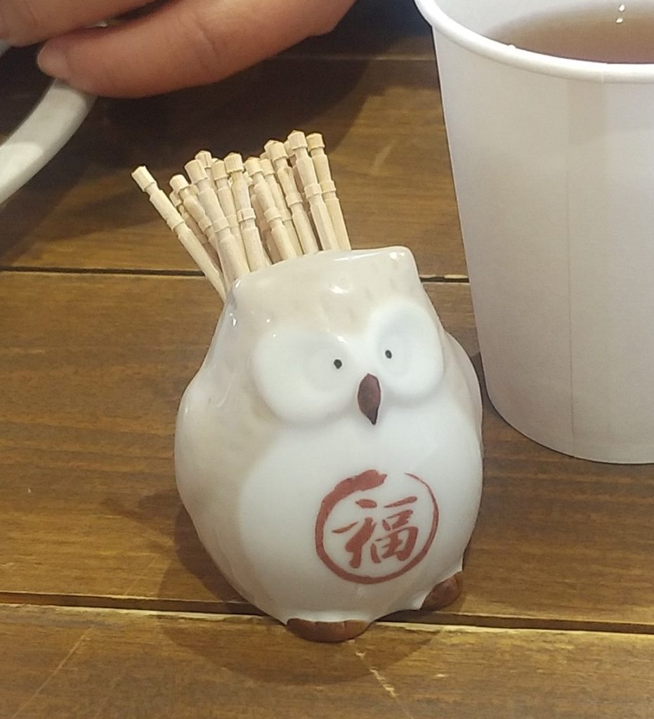 なないろフクロウの爪楊枝入れ