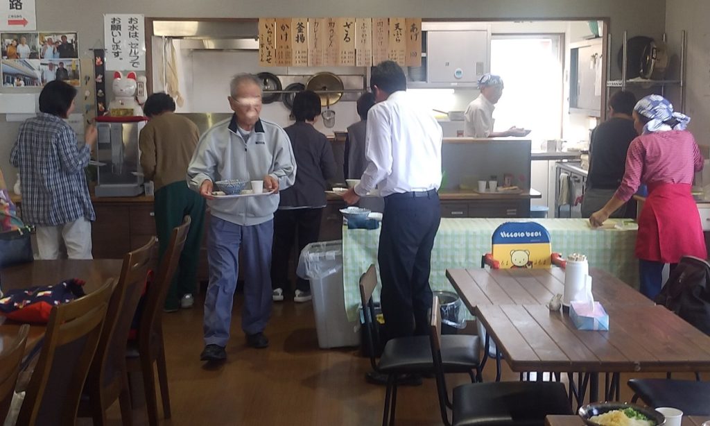なないろ店内