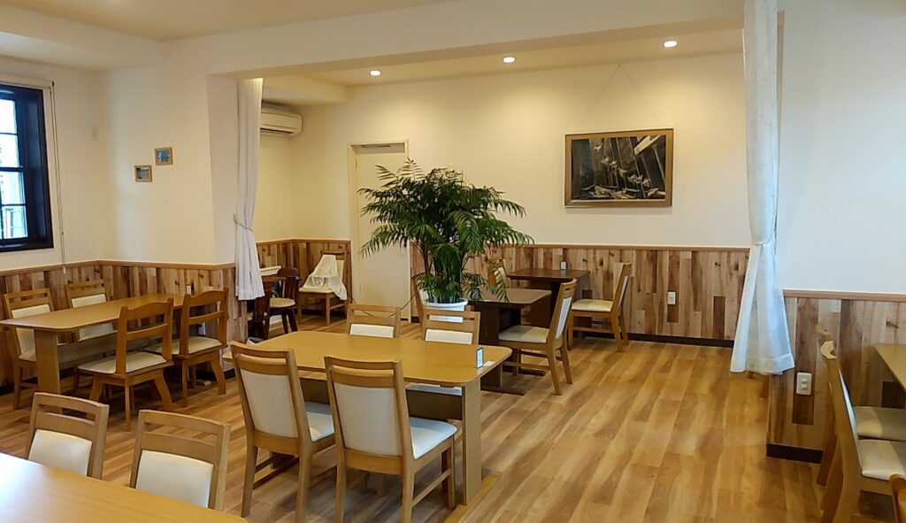 ピボットカフェ店内1