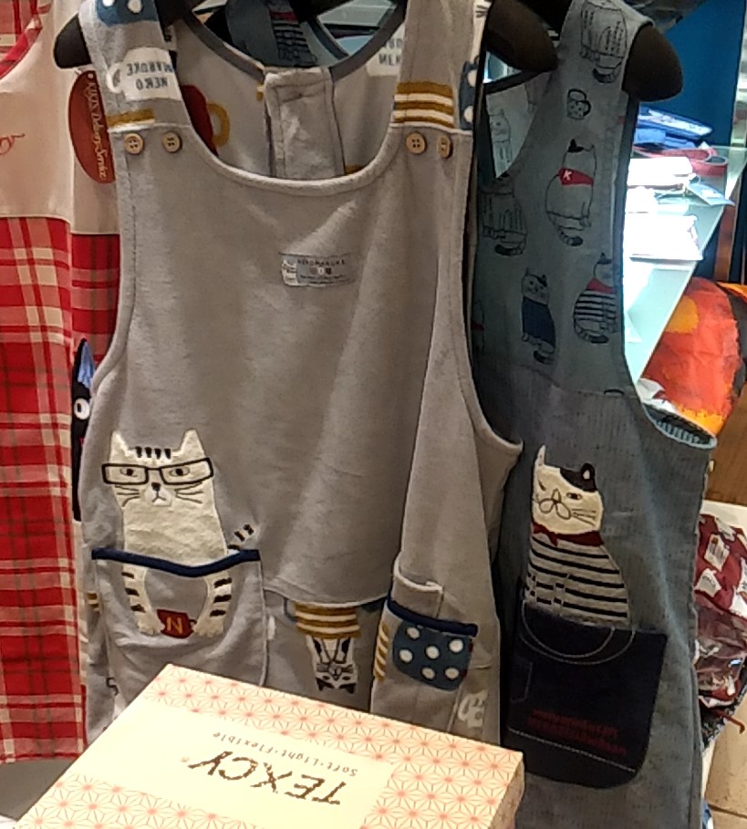 ネコまるけ商品4エプロン