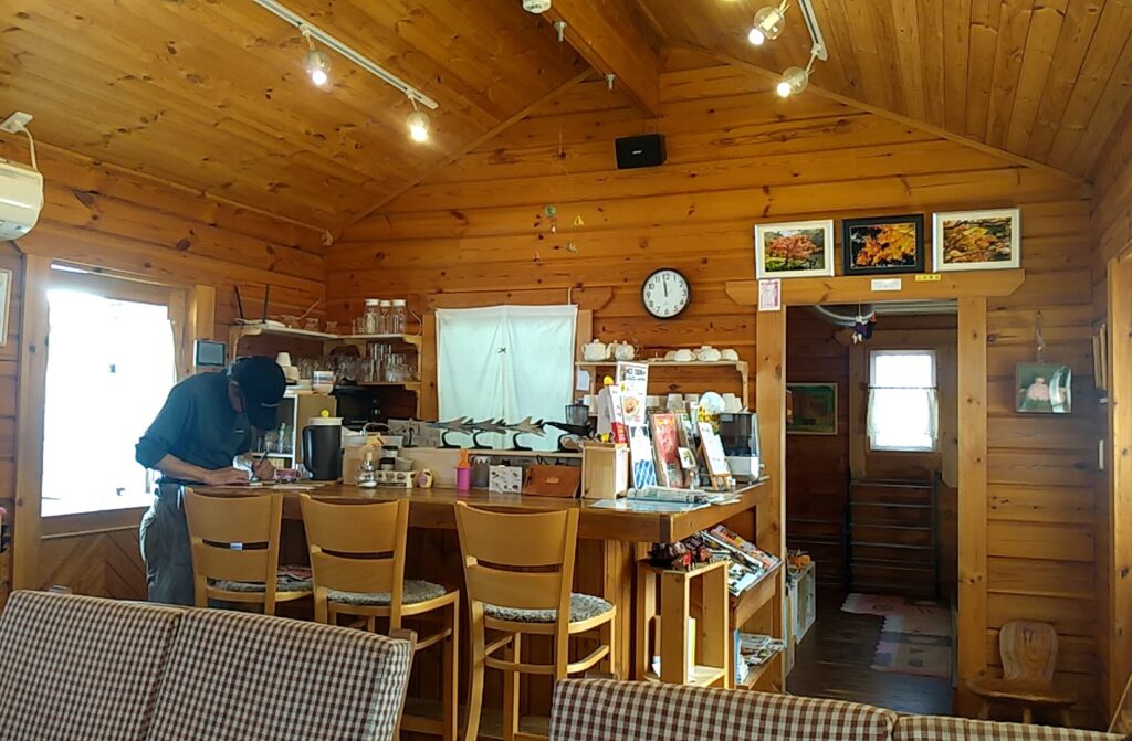 cafe歩笑(ぽえむ)店内1