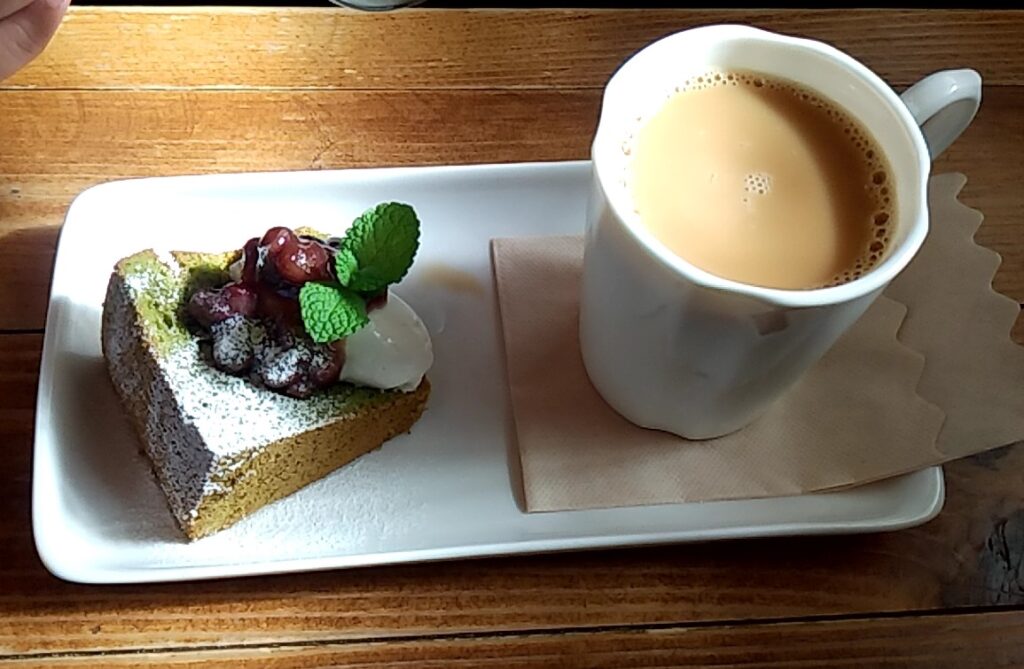 cafe歩笑(ぽえむ)ケーキとドリンク