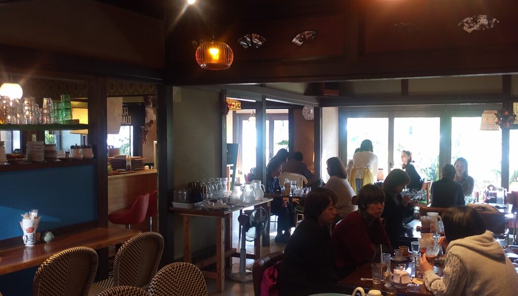 『パーラーエメラルド』店内2